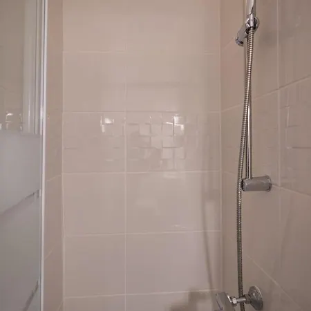 Bright 1br Parisian Retreat Italy Square | By Airnest Apartman