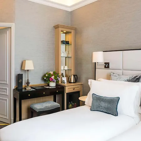 Sofitel Baltimore Tour Eiffel 5* פריז