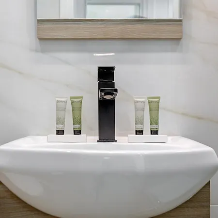 Sur Les Champs Elysees Apartment *