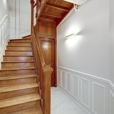 Apartment Sur Les Champs Elysees