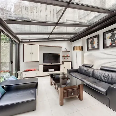 Garden Flat In 16 Apartment