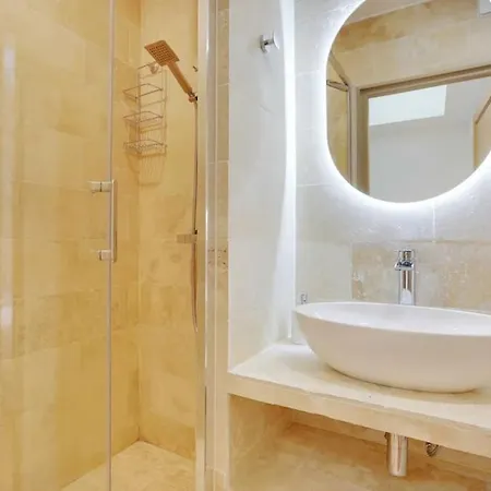 J Wonderful Flat In Le Marais