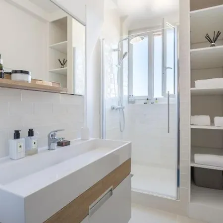 Guestready - Designer - Eiffel Tower View! Apartment