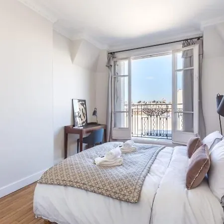 Guestready - Designer - Eiffel Tower View! Apartment *