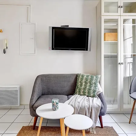 Cozy Near Eiffel Tower & Invalides & Seine Apartment