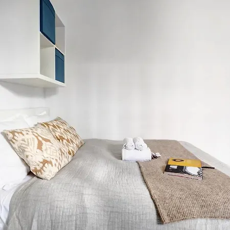 Cozy Near Eiffel Tower & Invalides & Seine Apartment