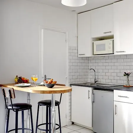 Cozy Near Eiffel Tower & Invalides & Seine Apartment *