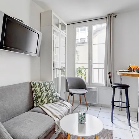 Apartment Cozy Near Eiffel Tower & Invalides & Seine