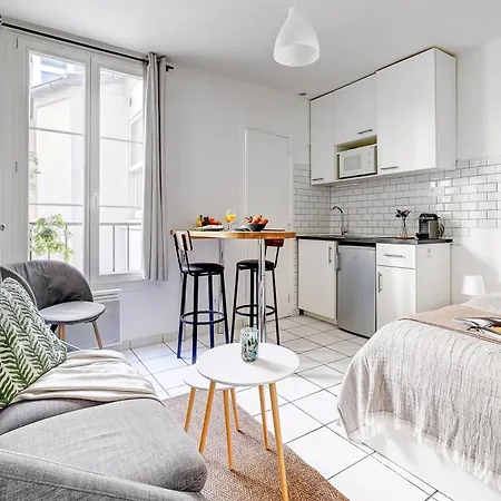 Cozy Near Eiffel Tower & Invalides & Seine Apartment Paris