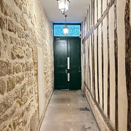 Spacious In Saint-germain-des-pres Apartment *