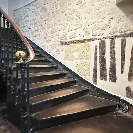 Spacious In Saint-germain-des-pres Apartment Paris