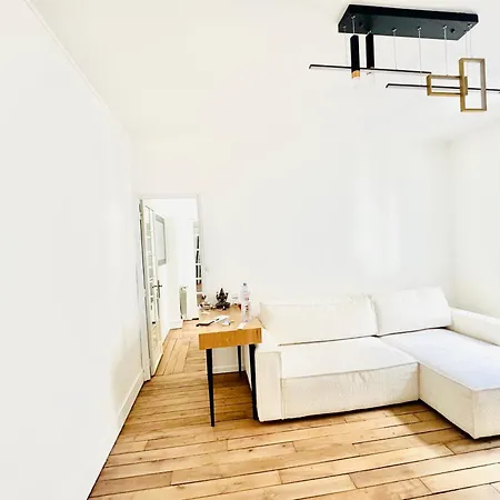 Elegant Area And Center Of Apartment Paris