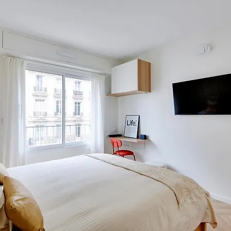3 Pieces Contemporain Avec Balcon Ensoleille Paris