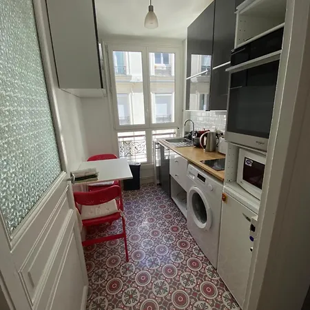 Apartment Charming Close To Emily's Spots In