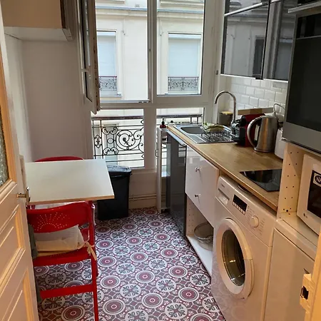 Charming Close To Emily's Spots In * Paris