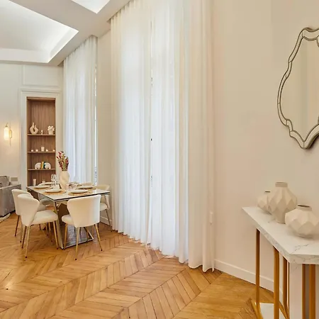 Sublime, Luxurious Flat Ac Matignon St Honore Paris