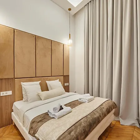 Apartment Sublime, Luxurious Flat Ac Matignon St Honore Paris