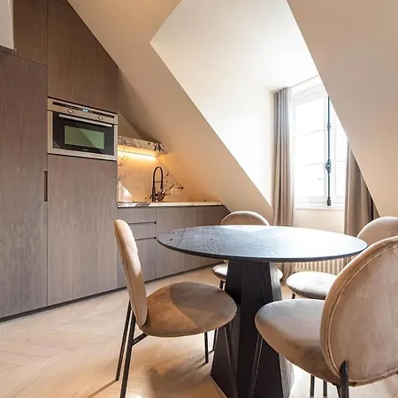 Enjoy Parisian Life In An Elegant Flat - Le Marais Apartment