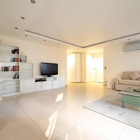 Spacious 3br Canal Saint Martin Apartment
