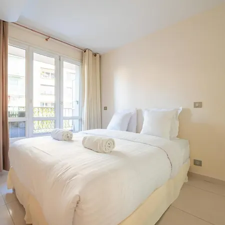 Spacious 3br Canal Saint Martin Apartment *