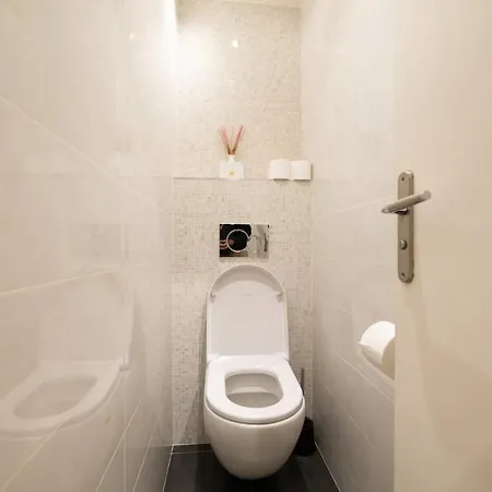 Spacious 3br Canal Saint Martin Paris
