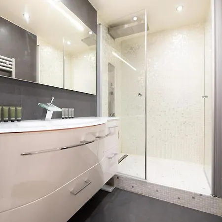 Spacious 3br Canal Saint Martin Apartment