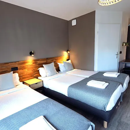 In 13 Hotel Paříž