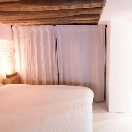 Artist's Mini Loft - Marais * Parigi
