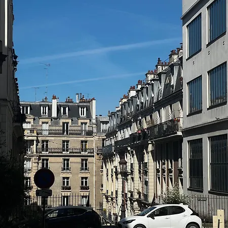 Apartment Parisian Chic *