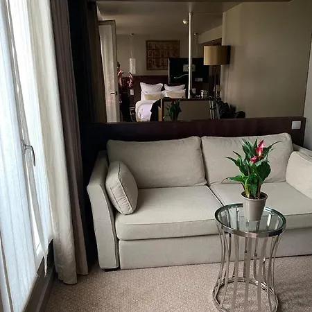 Aparthotel Louix Champs Elysees Paris
