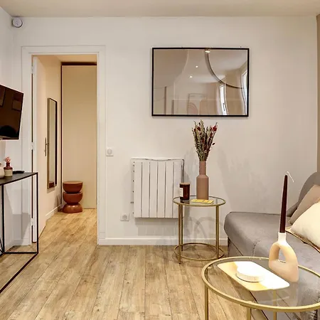 Apartment Charme Parisien Pres Des Buttes-chaumont Paris