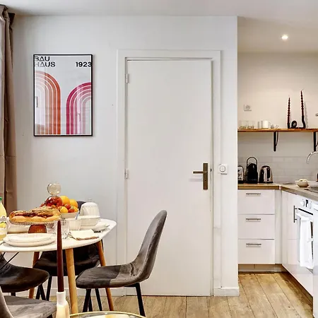 Charme Parisien Pres Des Buttes-chaumont Apartment *