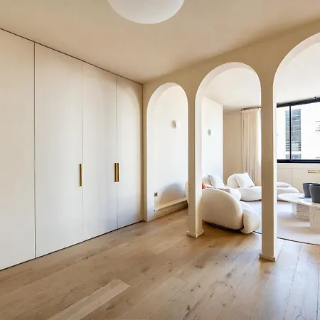 Lease Mobility L Champs-elysee & Eiffel View L Triplex 2br & Rooftop París
