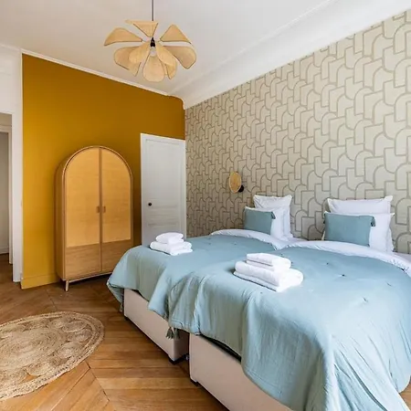 Luxurious 4 Bedroom Apartment, La Muette Daire *