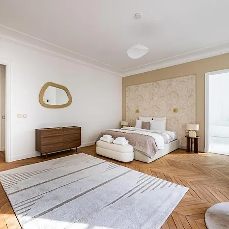 Luxurious 4 Bedroom Apartment, La Muette Daire