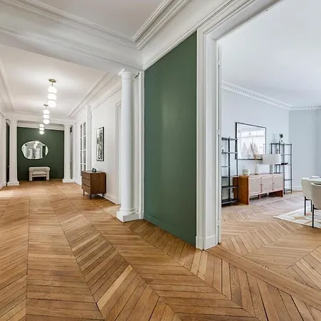 Daire Luxurious 4 Bedroom Apartment, La Muette *