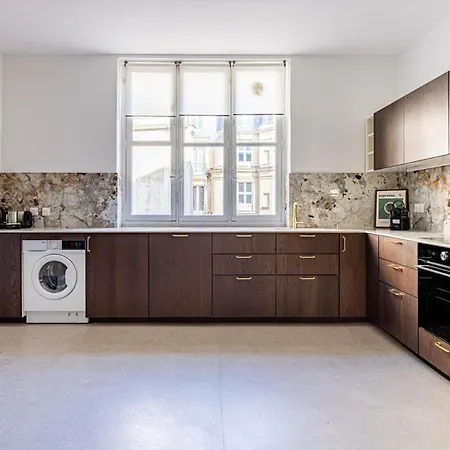 Luxurious 4 Bedroom Apartment, La Muette Daire Paris