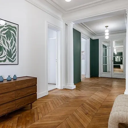 Daire Luxurious 4 Bedroom Apartment, La Muette Paris