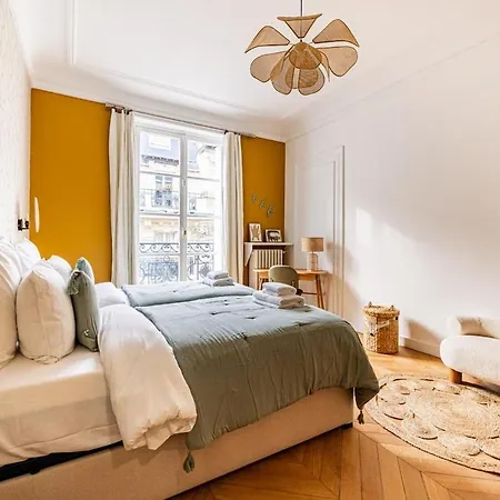 Luxurious 4 Bedroom Apartment, La Muette Daire