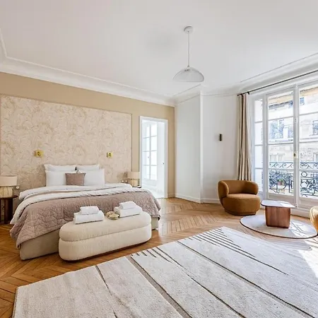 Daire Luxurious 4 Bedroom Apartment, La Muette Paris
