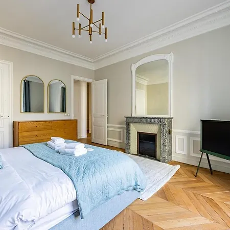Luxurious 4 Bedroom Apartment, La Muette Paris