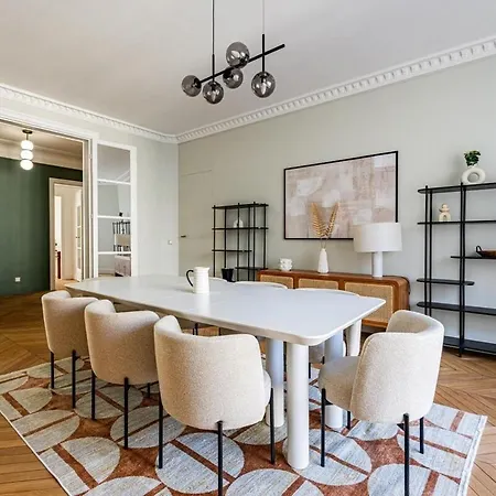 Luxurious 4 Bedroom Apartment, La Muette Paris