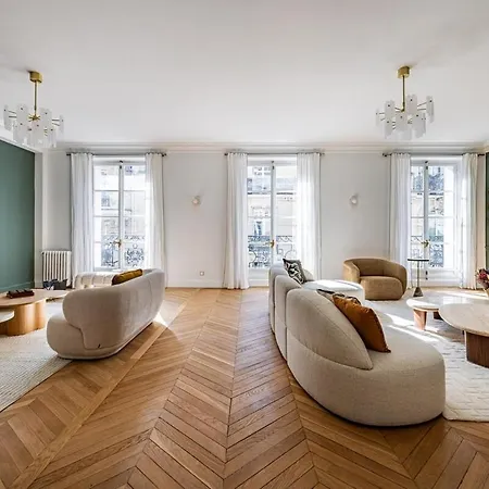 Luxurious 4 Bedroom Apartment, La Muette Daire