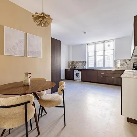 Luxurious 4 Bedroom Apartment, La Muette * Paris
