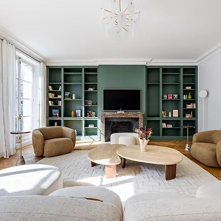 Luxurious 4 Bedroom Apartment, La Muette
