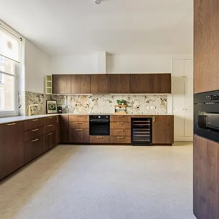 Luxurious 4 Bedroom Apartment, La Muette Daire *