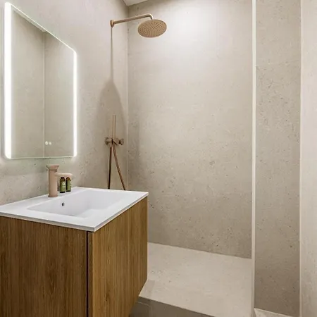 Daire Luxurious 4 Bedroom Apartment, La Muette *