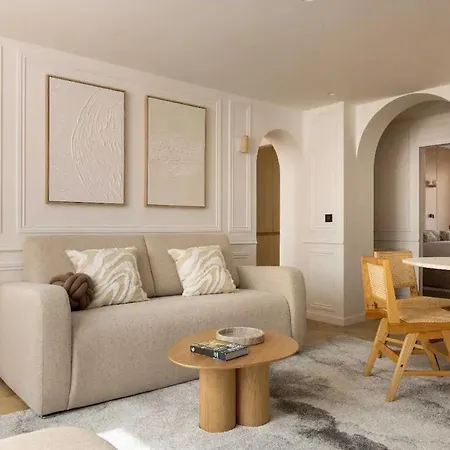 Apartment Chic With Ac 3br 6p Palais Garnier Paris