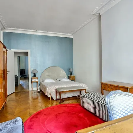 A Prestigious Location In Paris