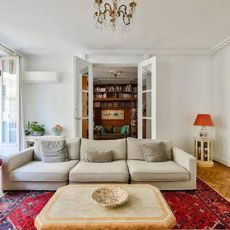 A Prestigious Location In Apartment Paris
